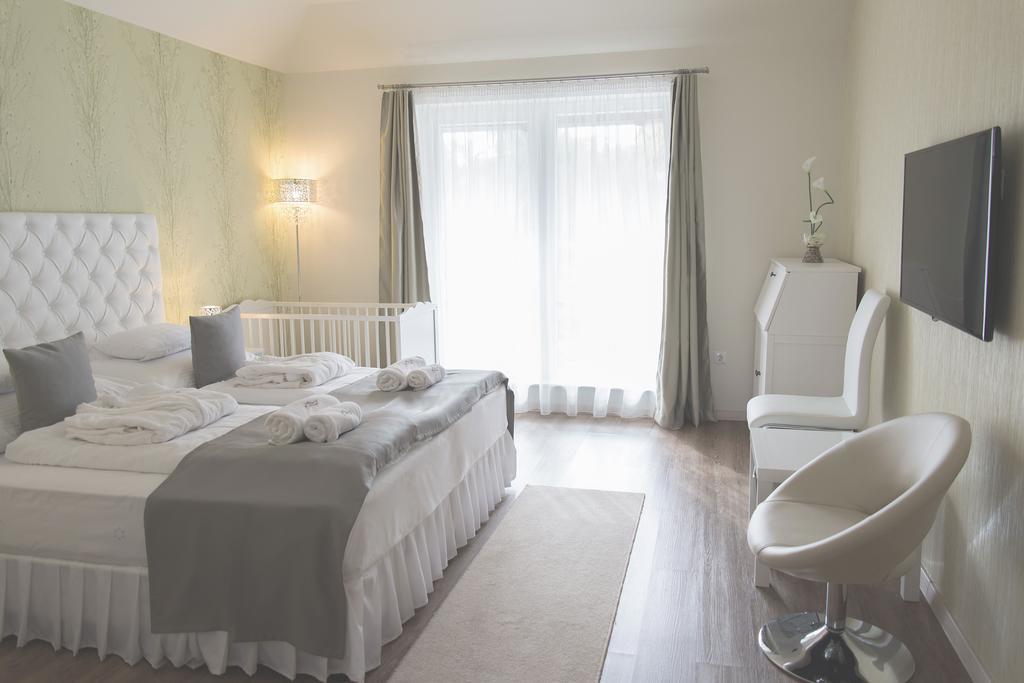 Munkacsy Hotel Bekescsaba Room photo
